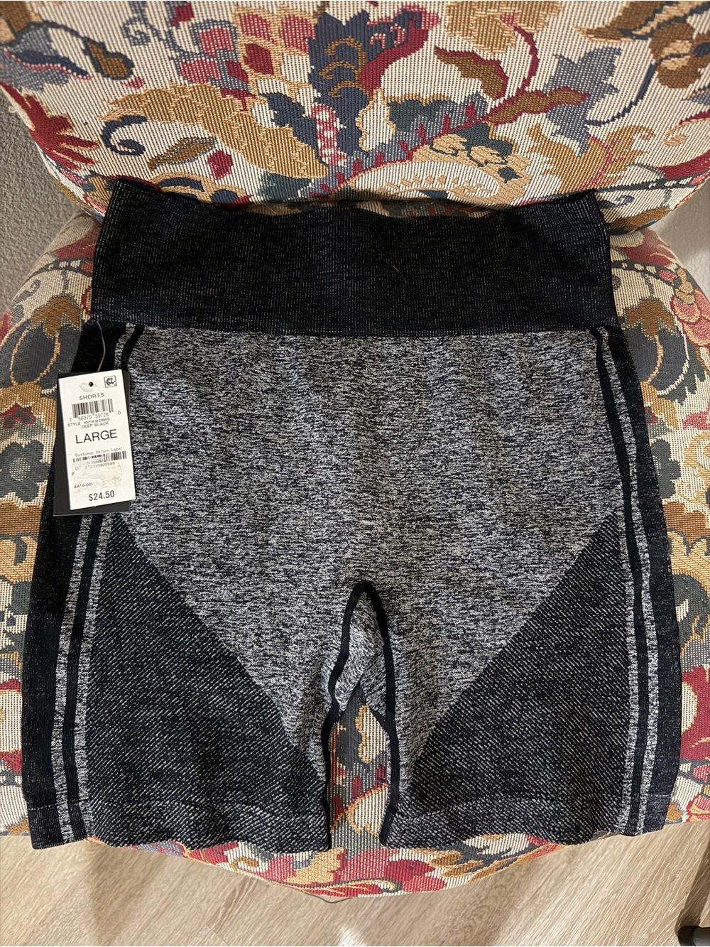 Women's workout shorts ID ideology size large NWT